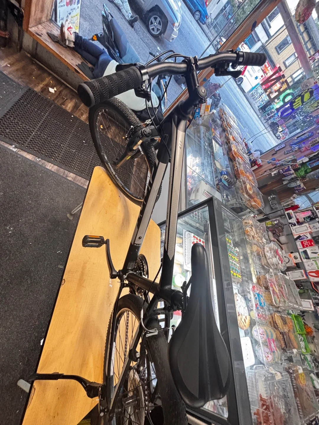 Giant Mountain Bike image indicator(5)