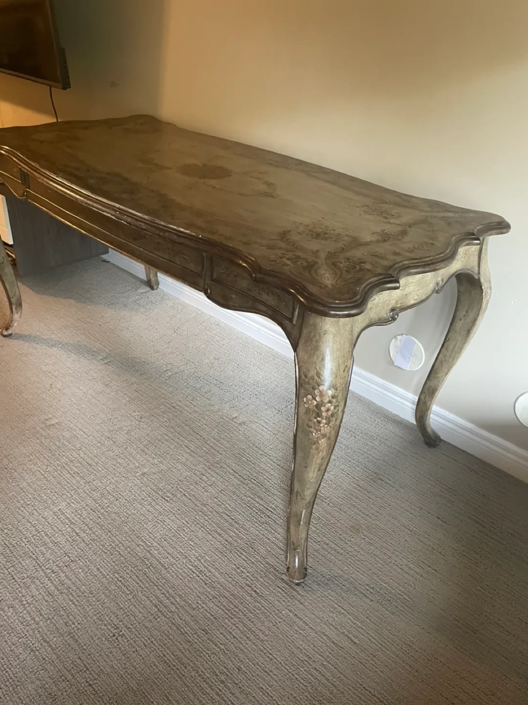 Antique Style Desk thumbnail