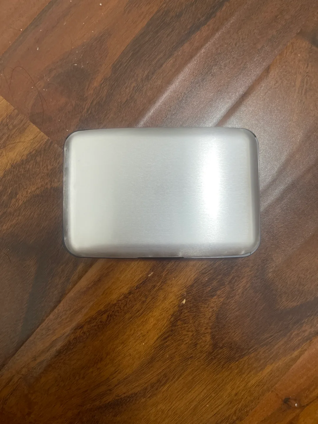 The Safeguard Card Holder in silver image indicator(4)