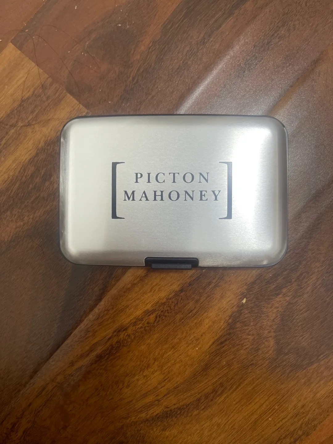 The Safeguard Card Holder in silver image indicator(3)