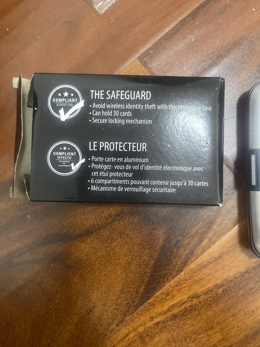 The Safeguard Card Holder in silver image indicator(2)