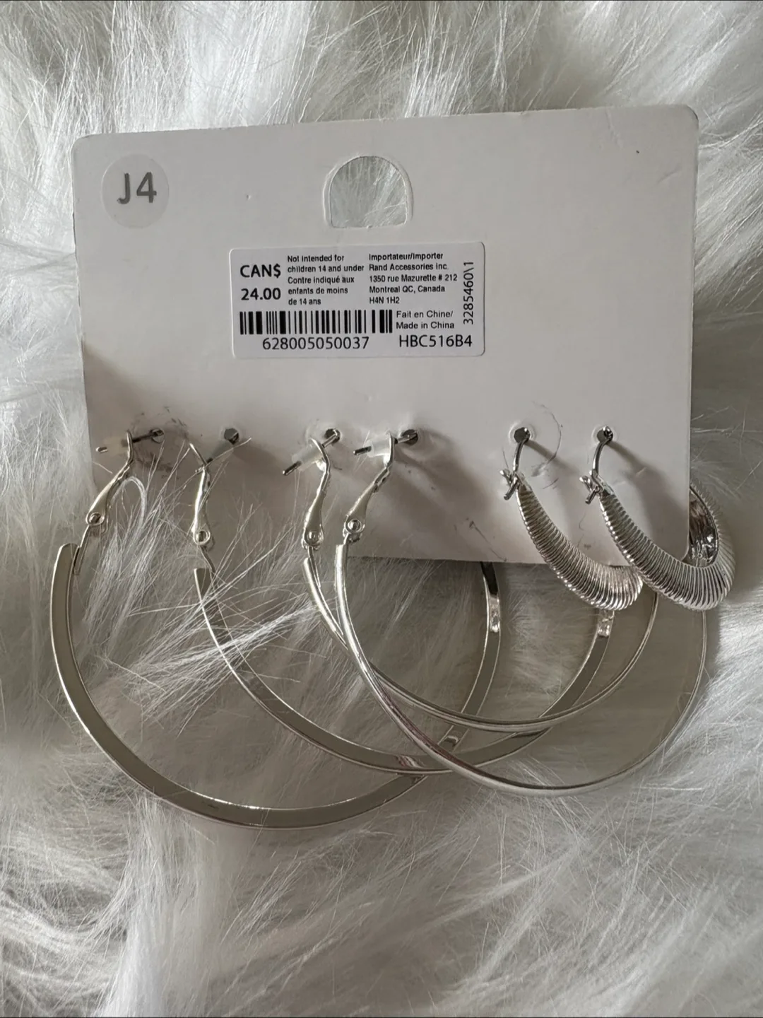 ETĒREO Silver Hoop Earring Set image indicator(3)