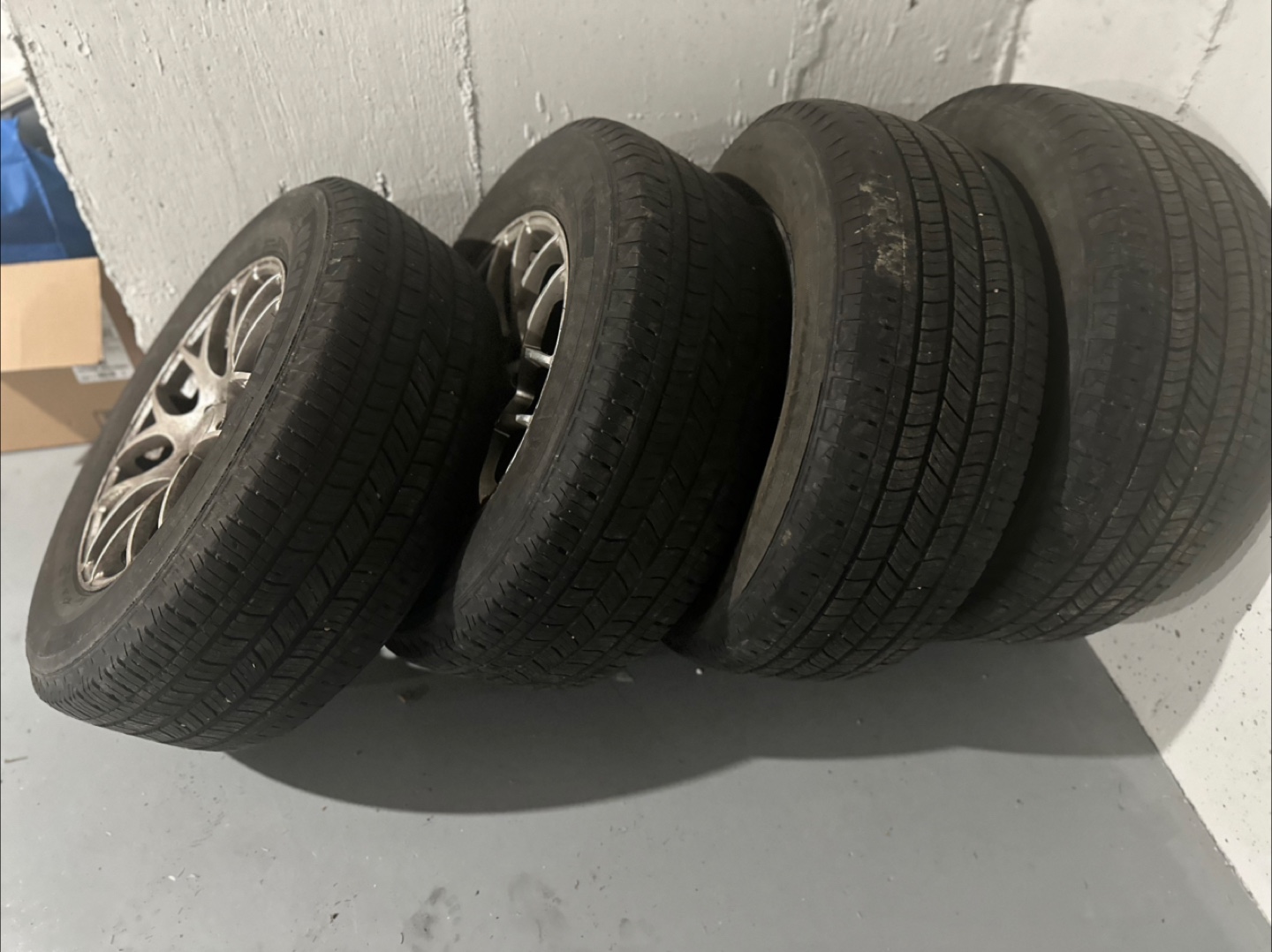 All Season Michelin Tires 265/65R18 with Rims - photo 2