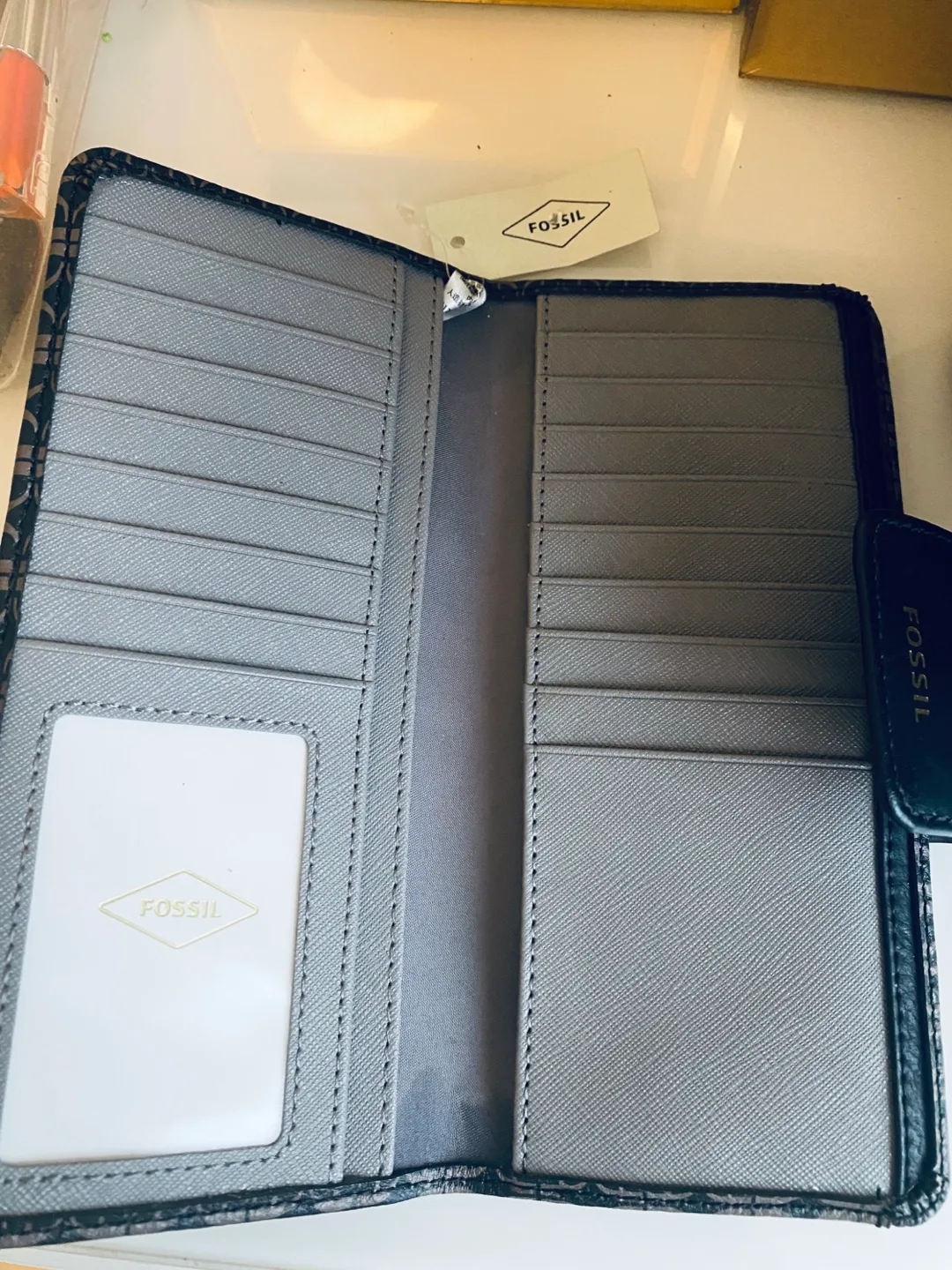 Fossil Women's leather Wallet (New) image indicator(4)