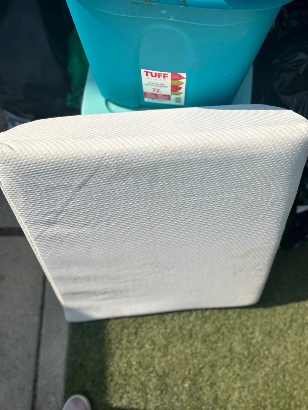 White Square Cushion image indicator(4)