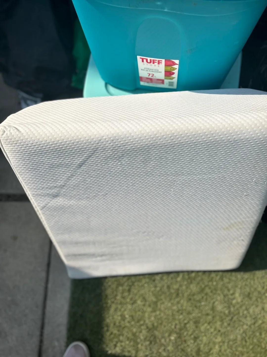 White Square Cushion image indicator(3)