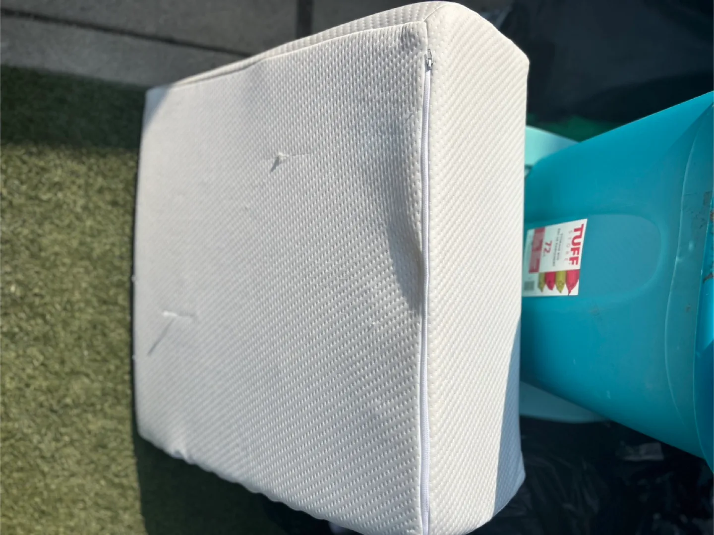 White Square Cushion image indicator(2)