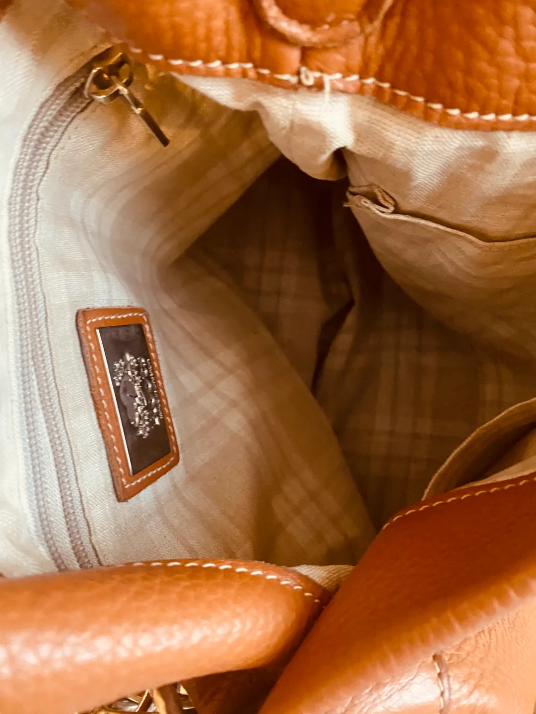 Roots Kingston Leather Handbag image indicator(5)