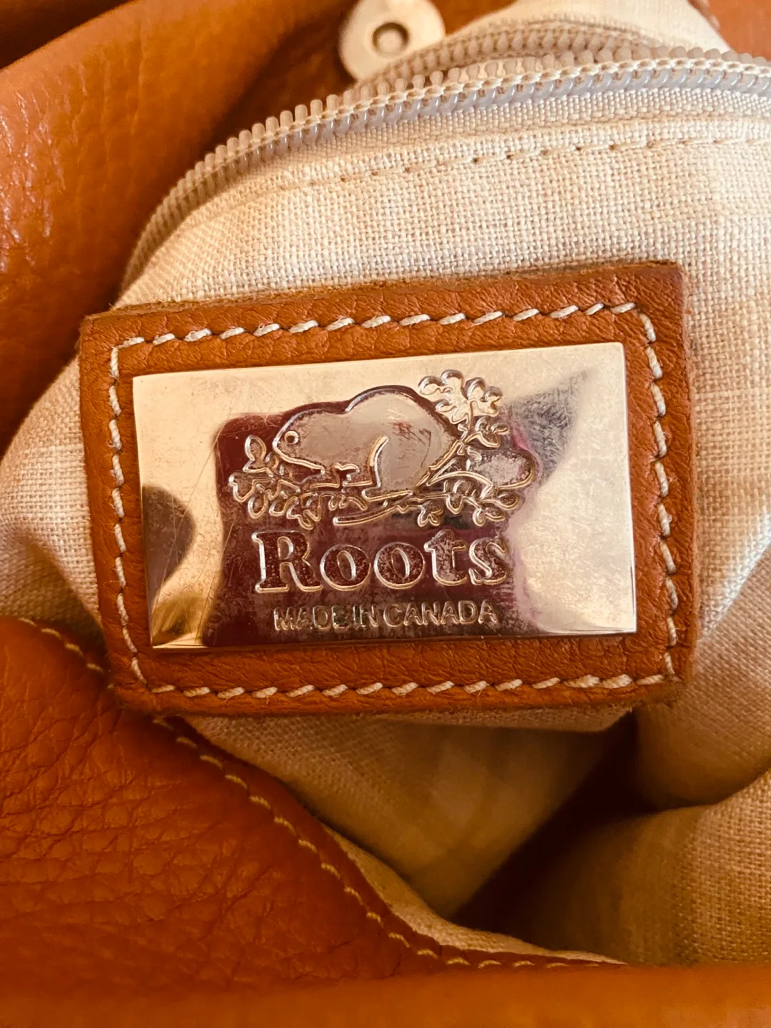 Roots Kingston Leather Handbag image indicator(4)