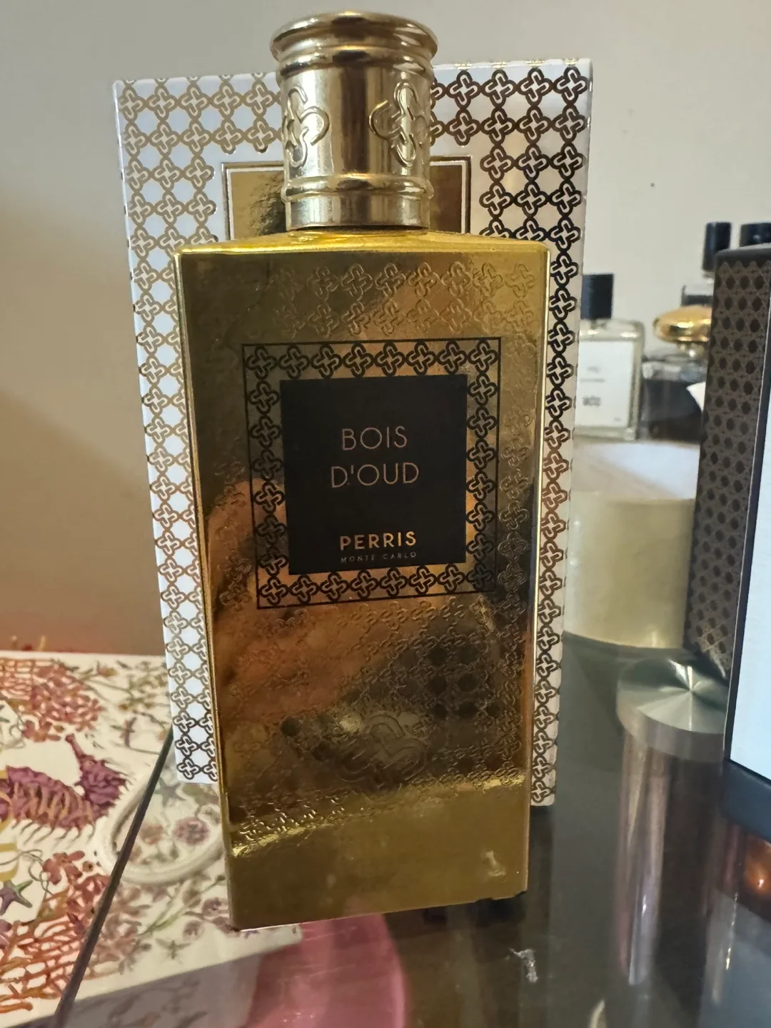 Perris Monte Carlo Bois d'Oud Perfume thumbnail
