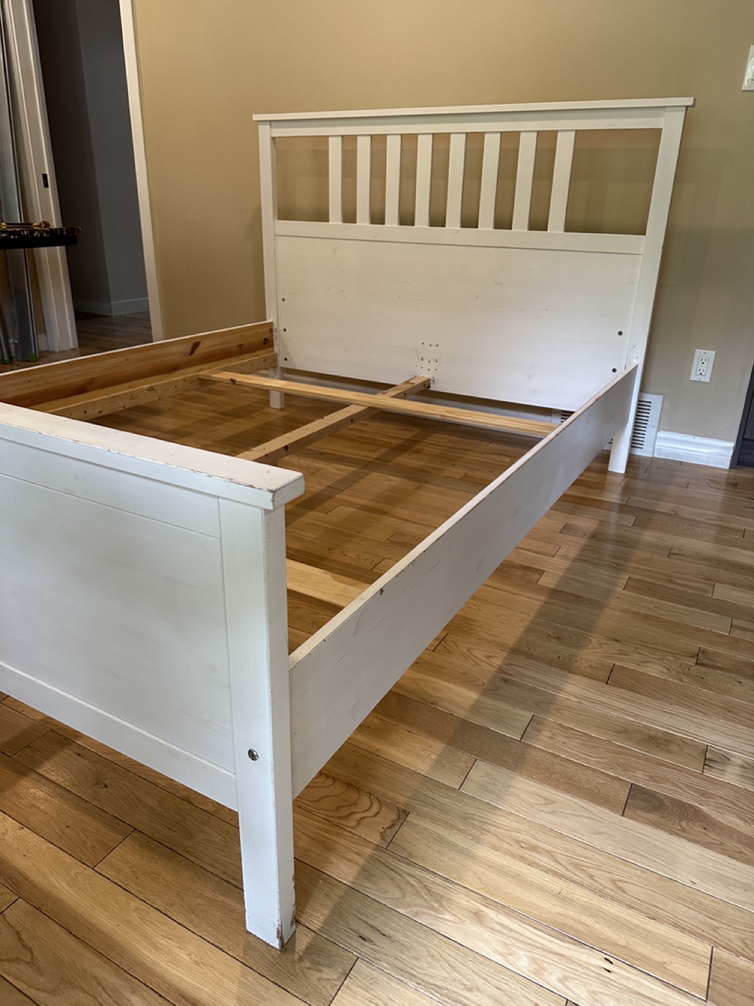 White Wood Queen Size Bed Frame (CAN DELIVER) - photo 2