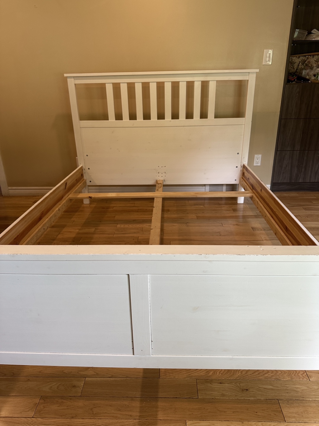White Wood Queen Size Bed Frame (CAN DELIVER) - photo 5