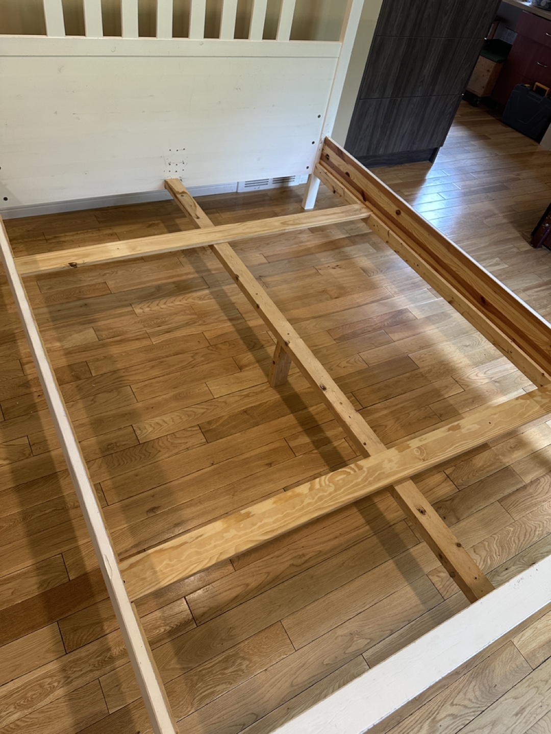 White Wood Queen Size Bed Frame (CAN DELIVER) - photo 4