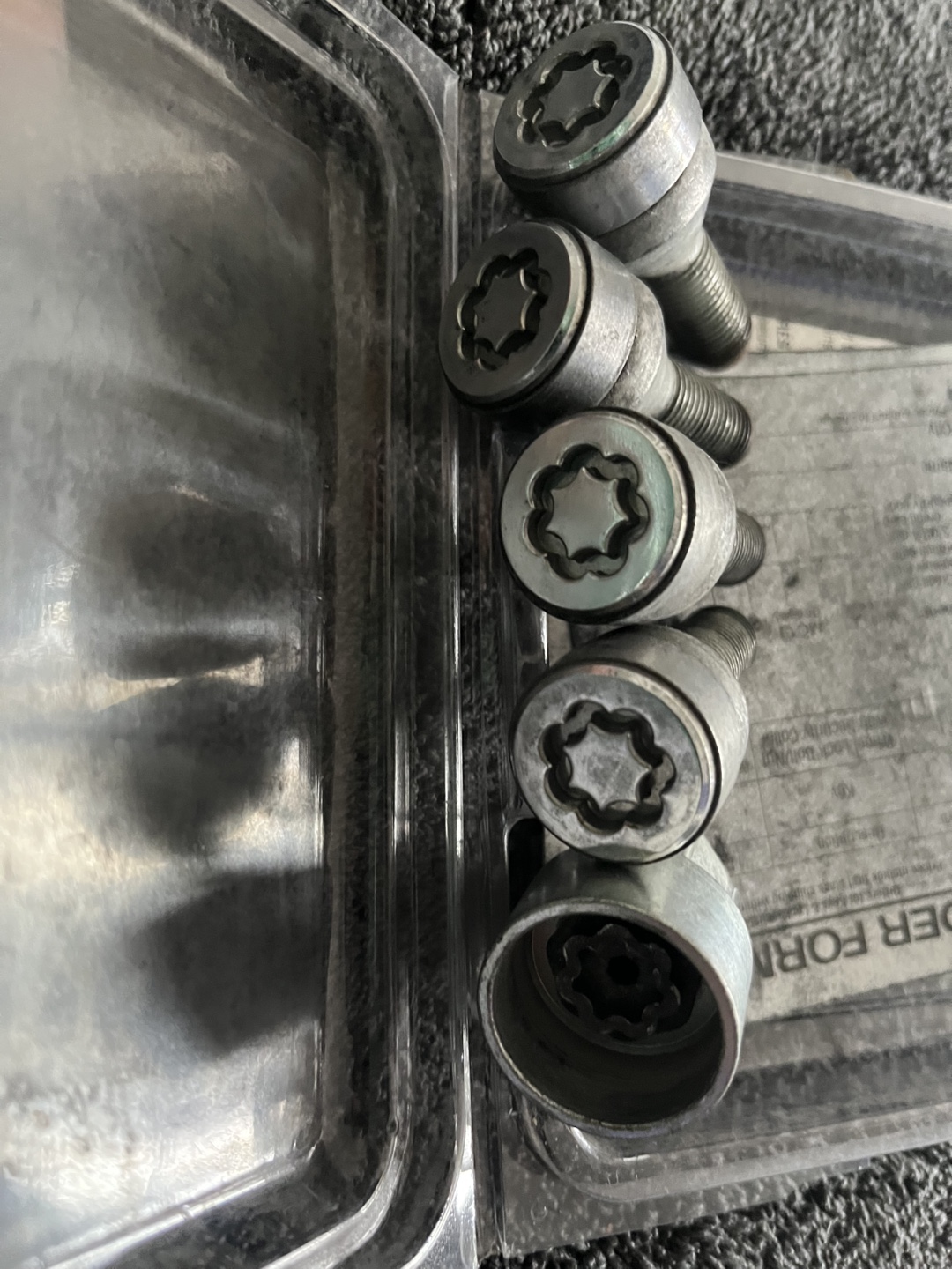 Jeep Cherokee 2014 -2023 Mopar Wheel Lock Lug Nut Set