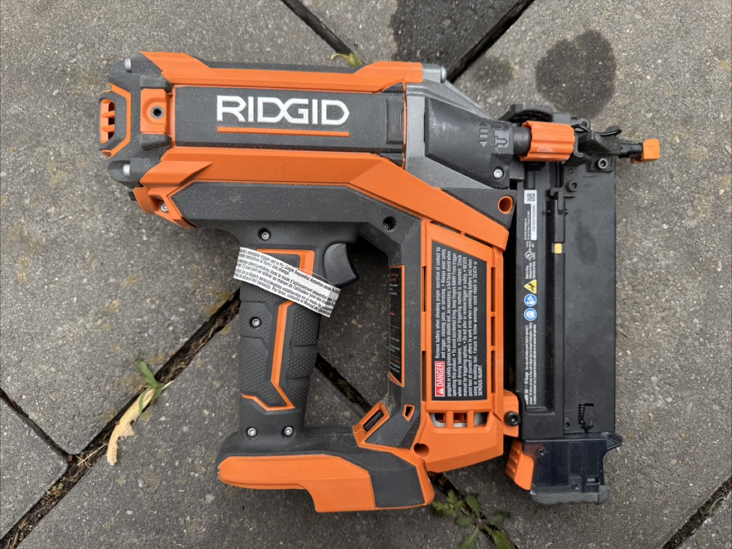 Rigid Cordless Brad Nailer (Nail Gun)