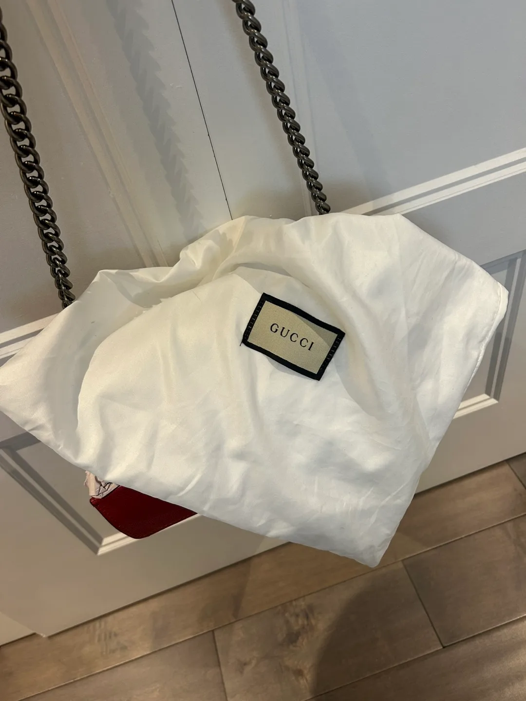 Red Shoulder Bag With Chain Strap image indicator(6)