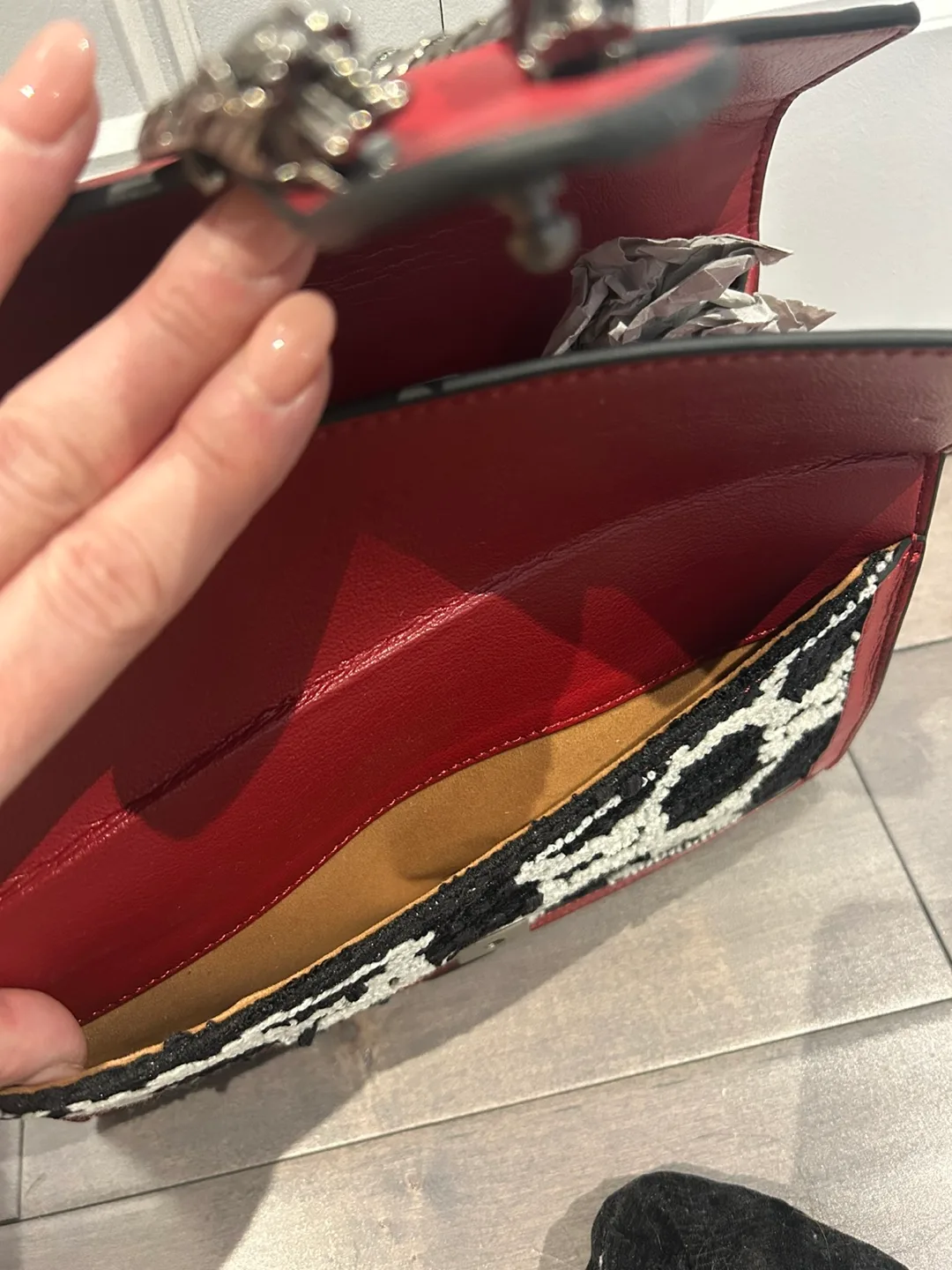 Red Shoulder Bag With Chain Strap image indicator(3)