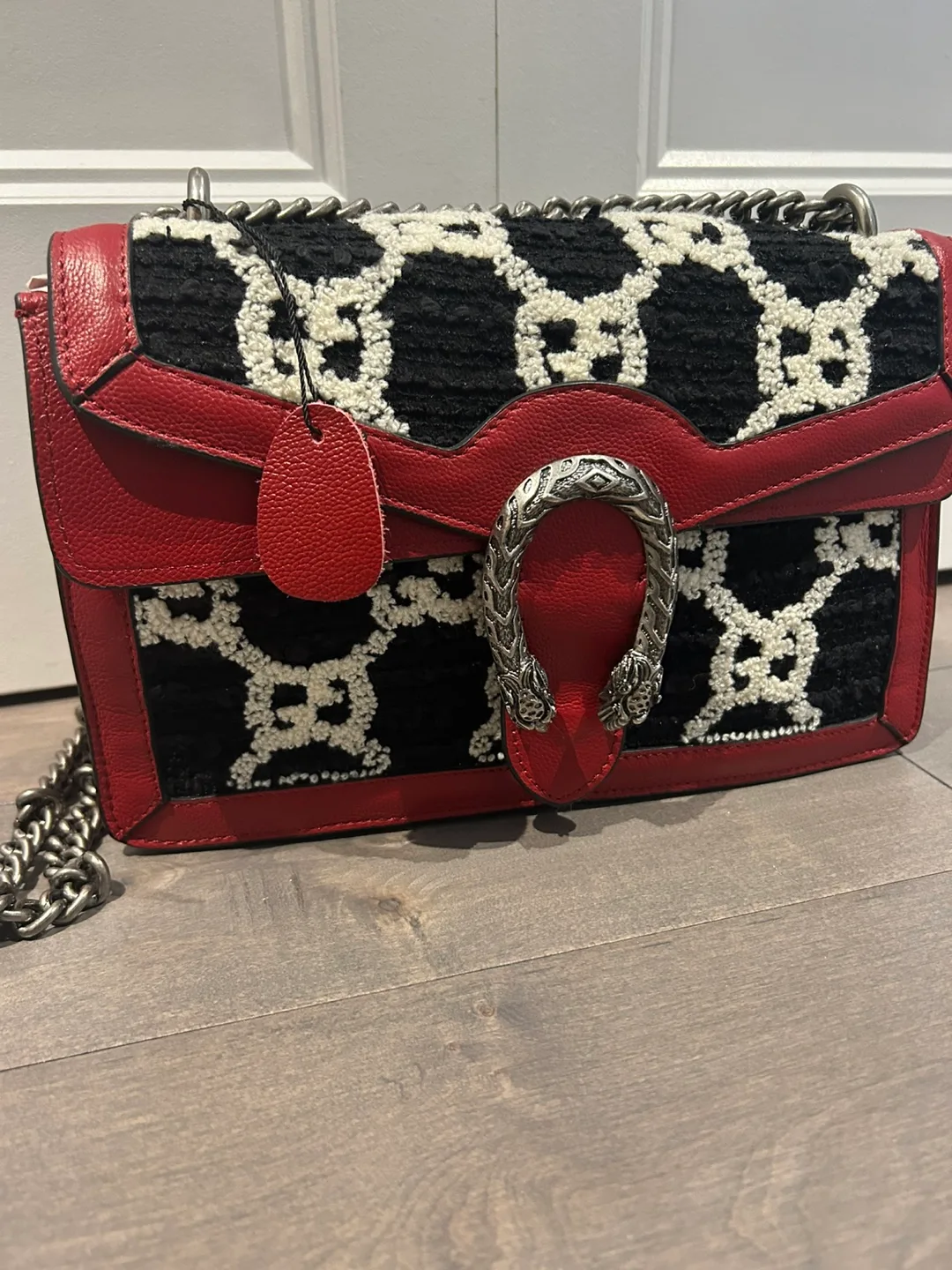 Red Shoulder Bag With Chain Strap image indicator(2)