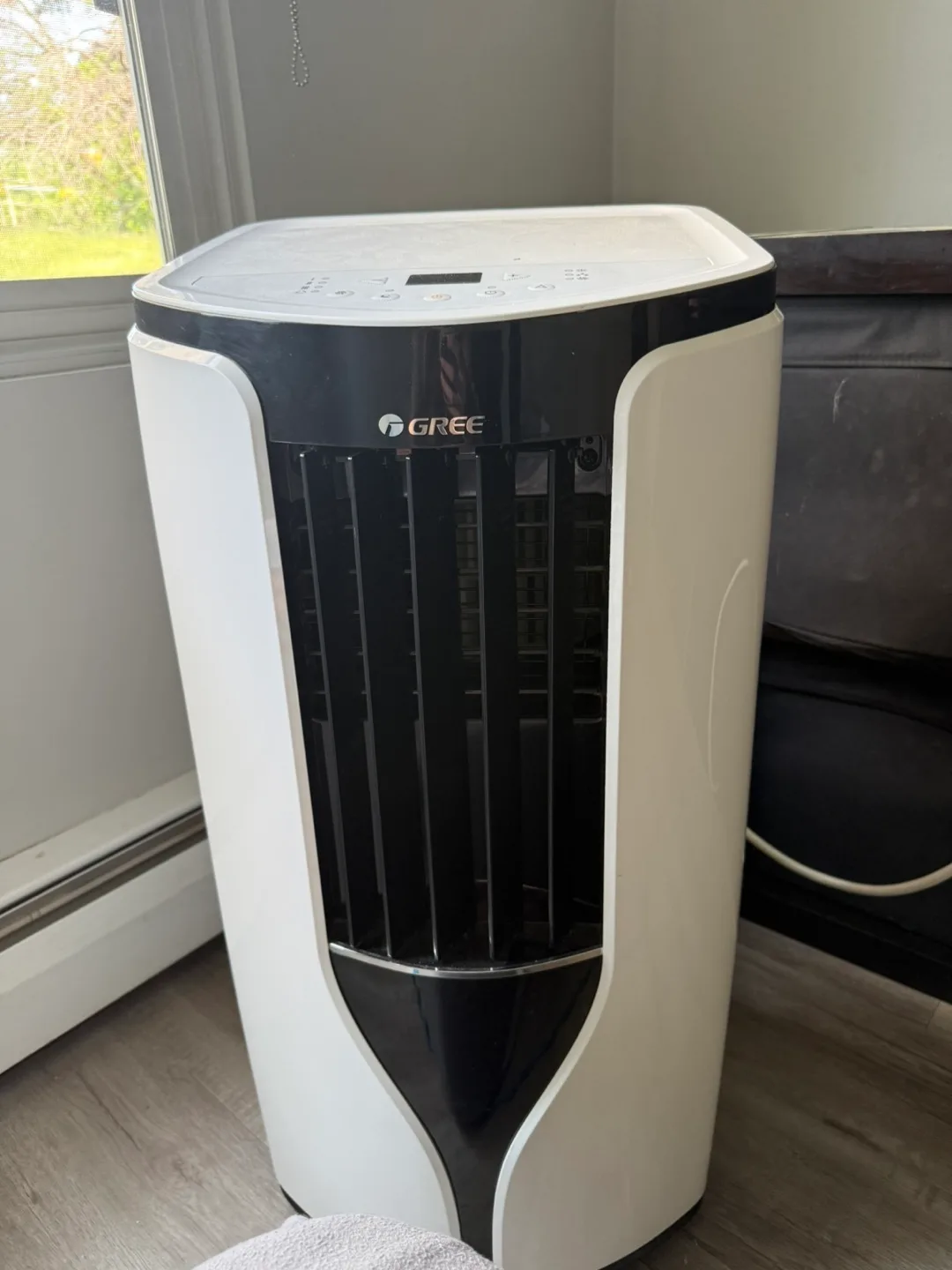 Gree Portable 3 in 1 in Air Conditioner thumbnail