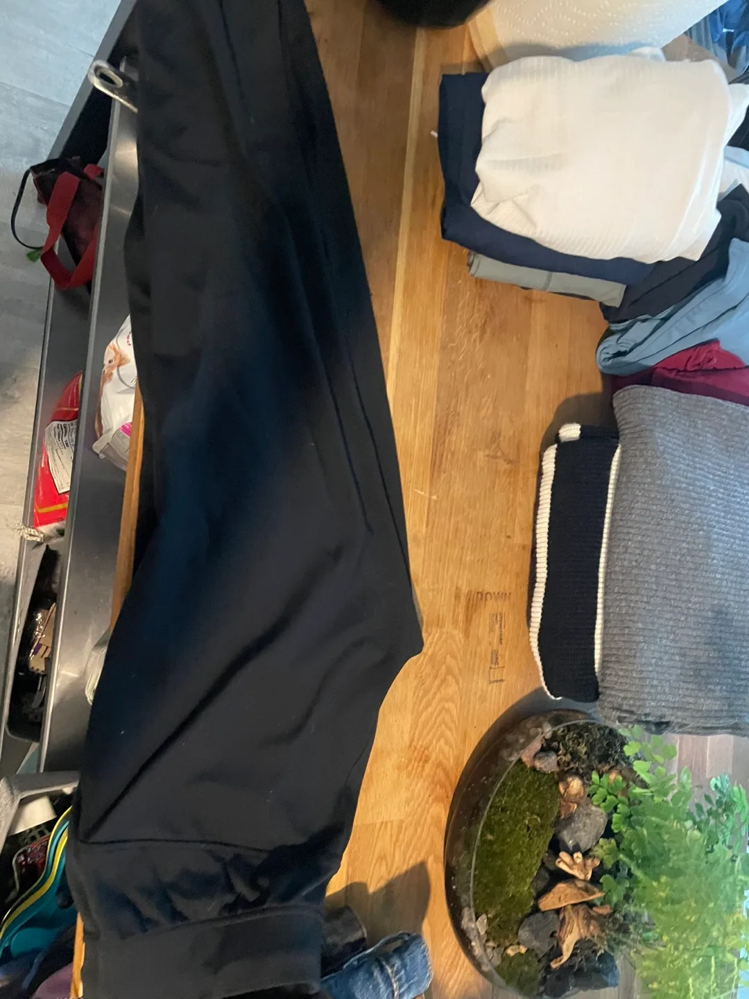 Large bag of women’s clothing image indicator(5)