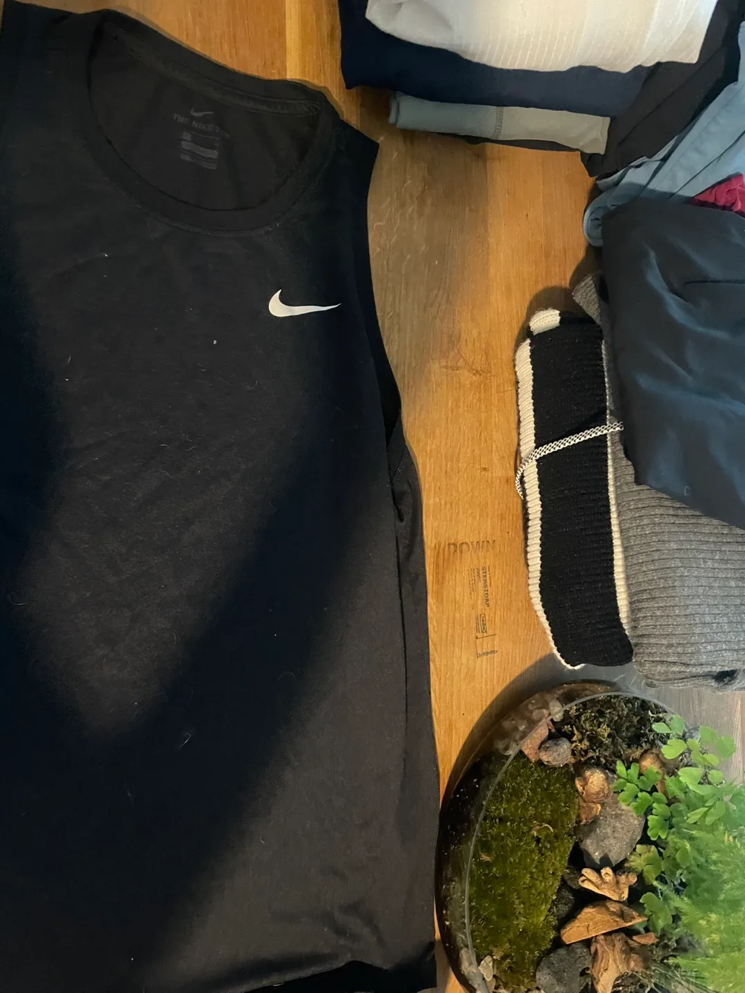 Large bag of women’s clothing image indicator(6)