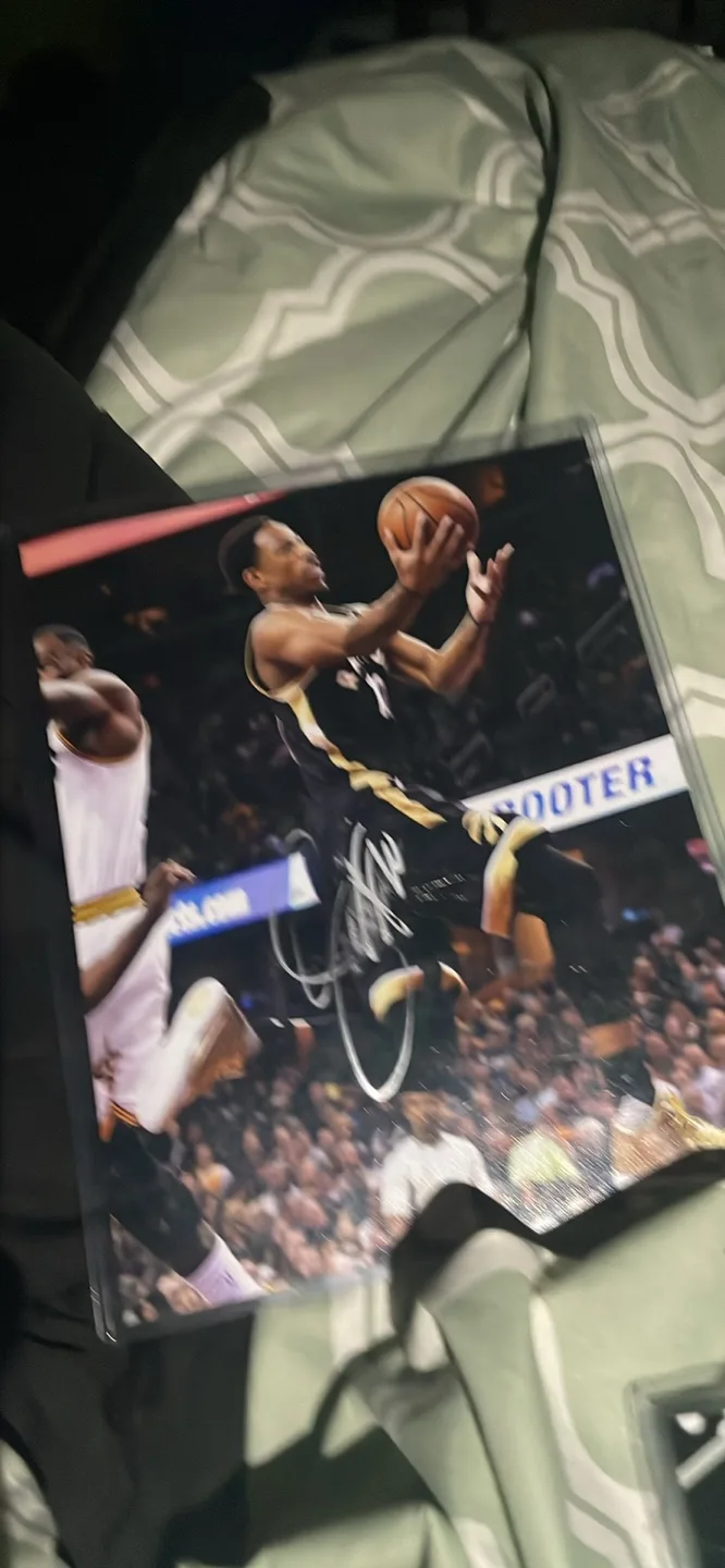 Autographed Basketball Photo, Demar Derozan thumbnail