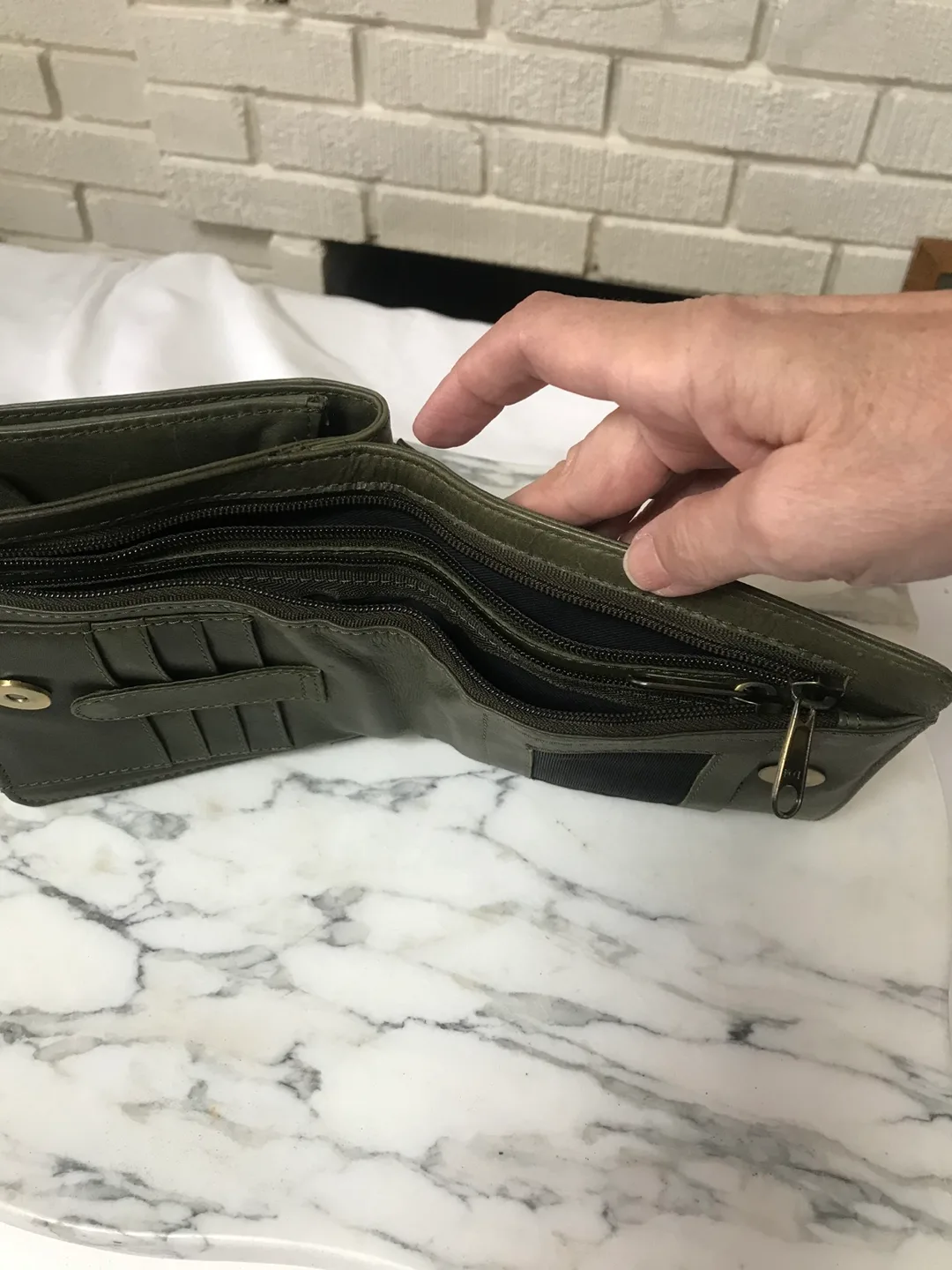 Olive Green Crossbody Wallet Bag image indicator(3)