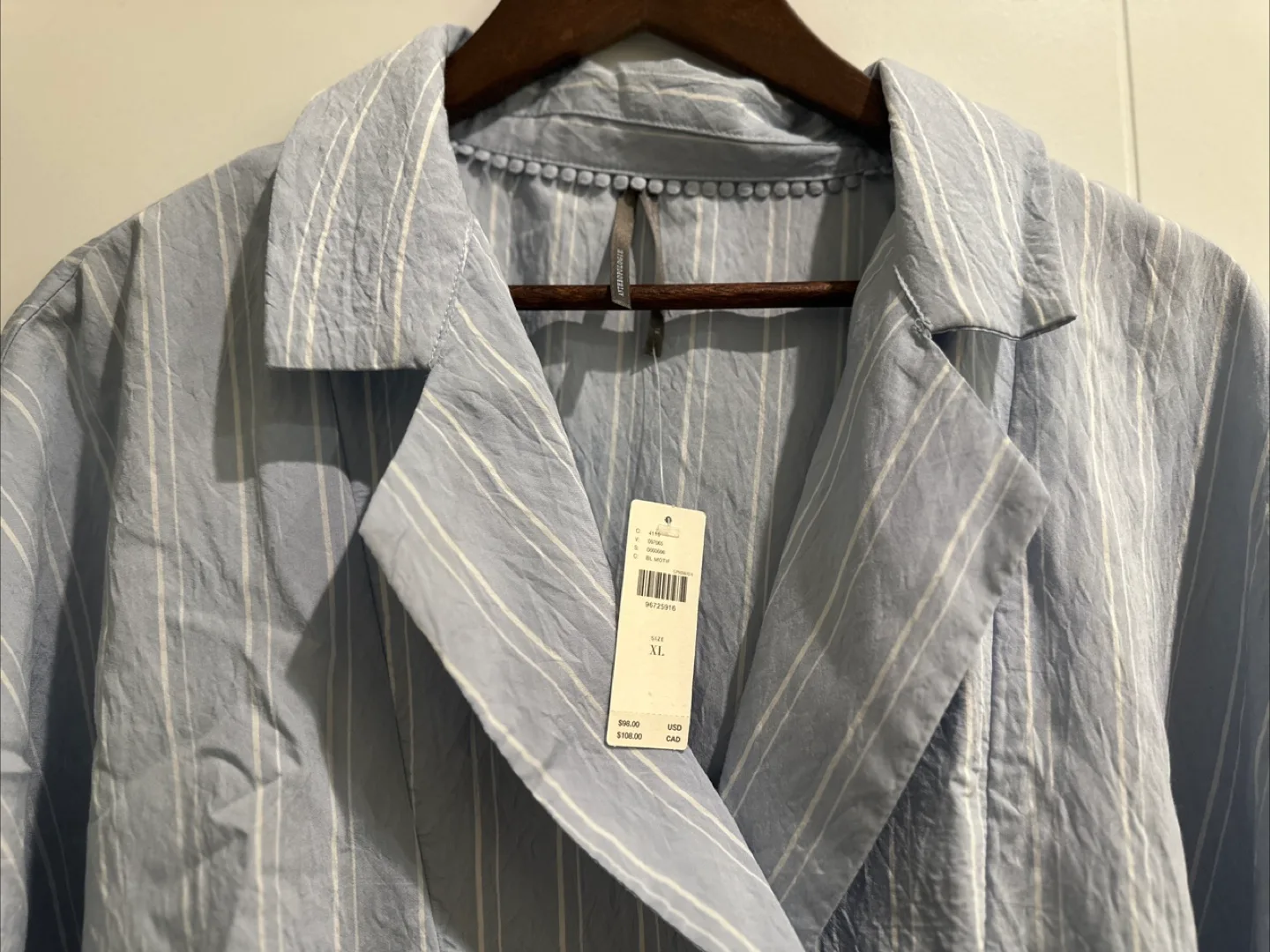 The Dylon Short Sleeve Wide-Placket Top Blue Motif XL image indicator(4)