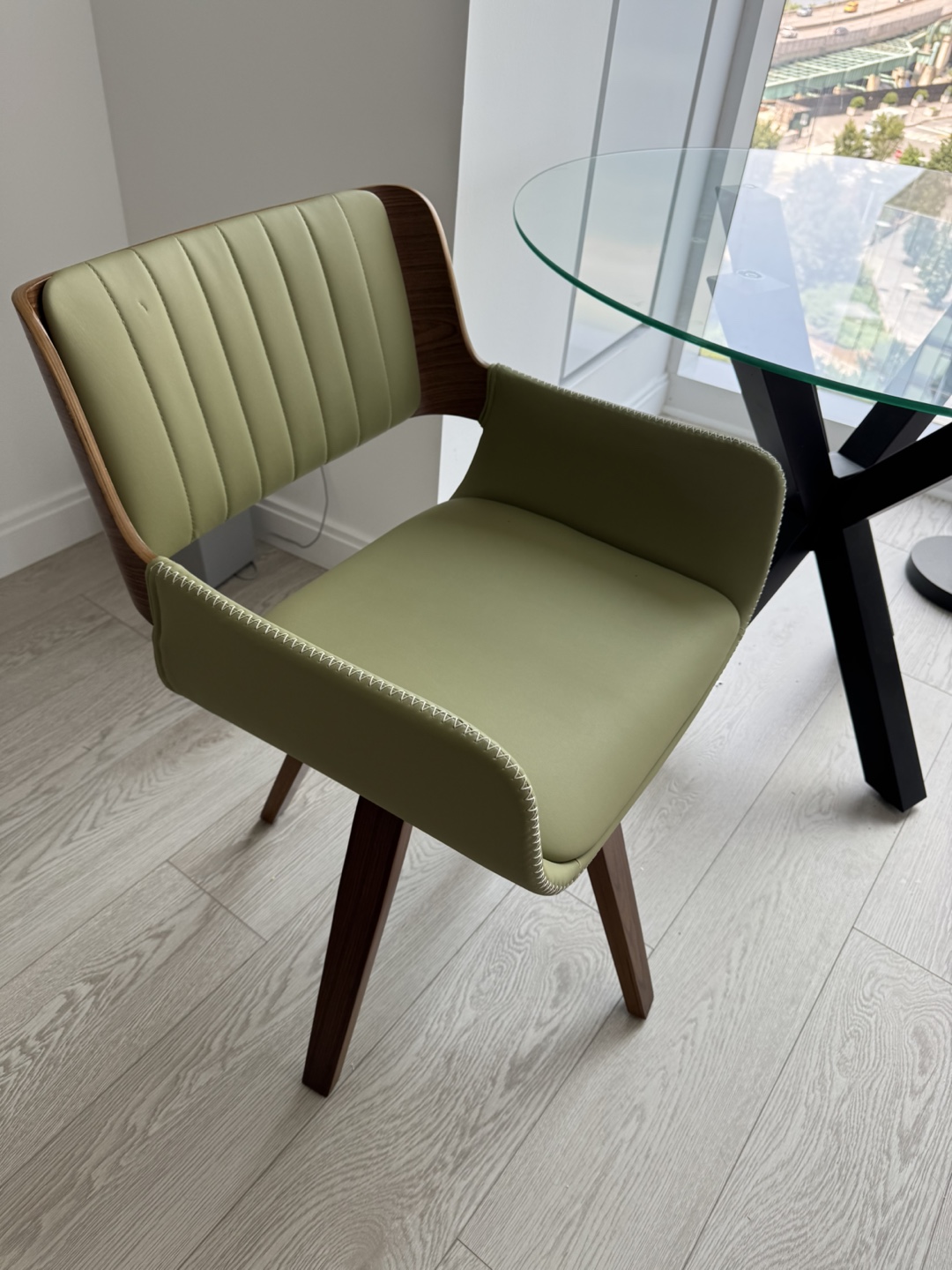 Dining Table and Chairs + Lamp - photo 3