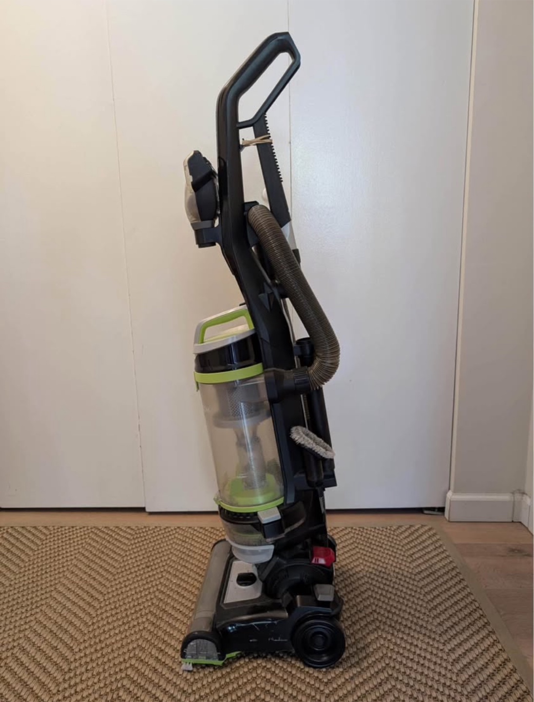 Bissell Pet Vacuum Cleaner - photo 2