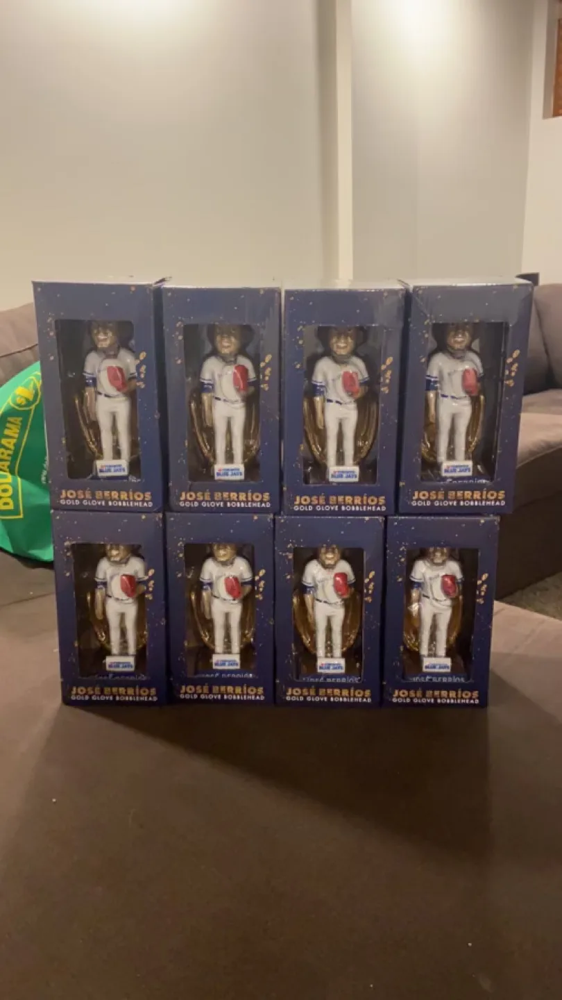 Jose Berrios Gold Glove Bobbleheads thumbnail