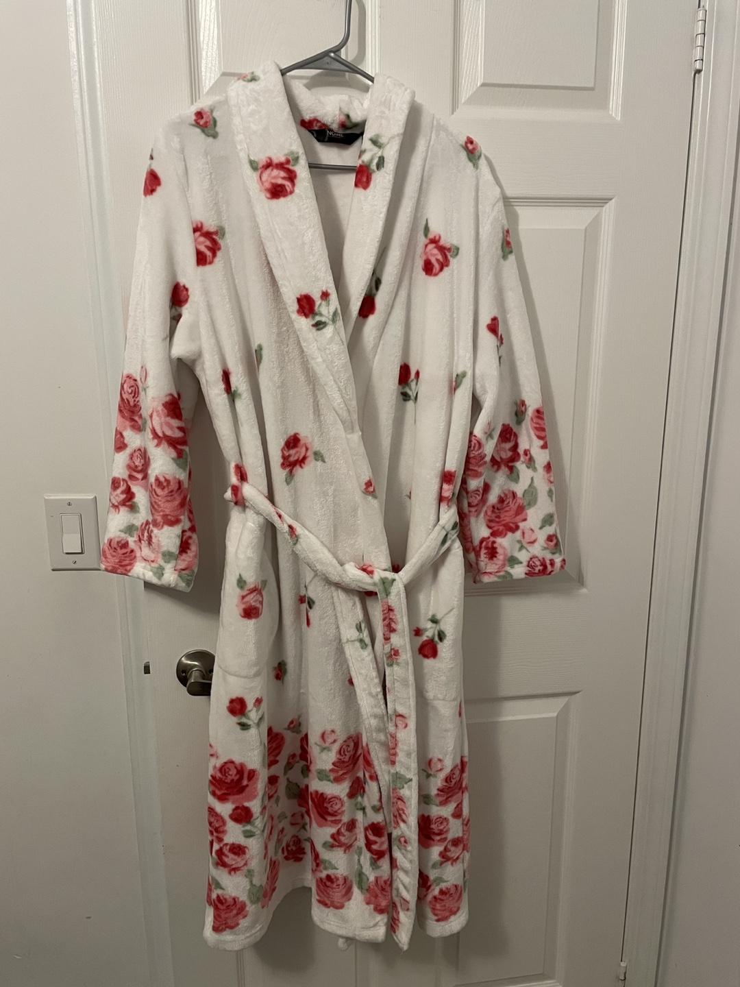 Noire Vintage Floral Robe