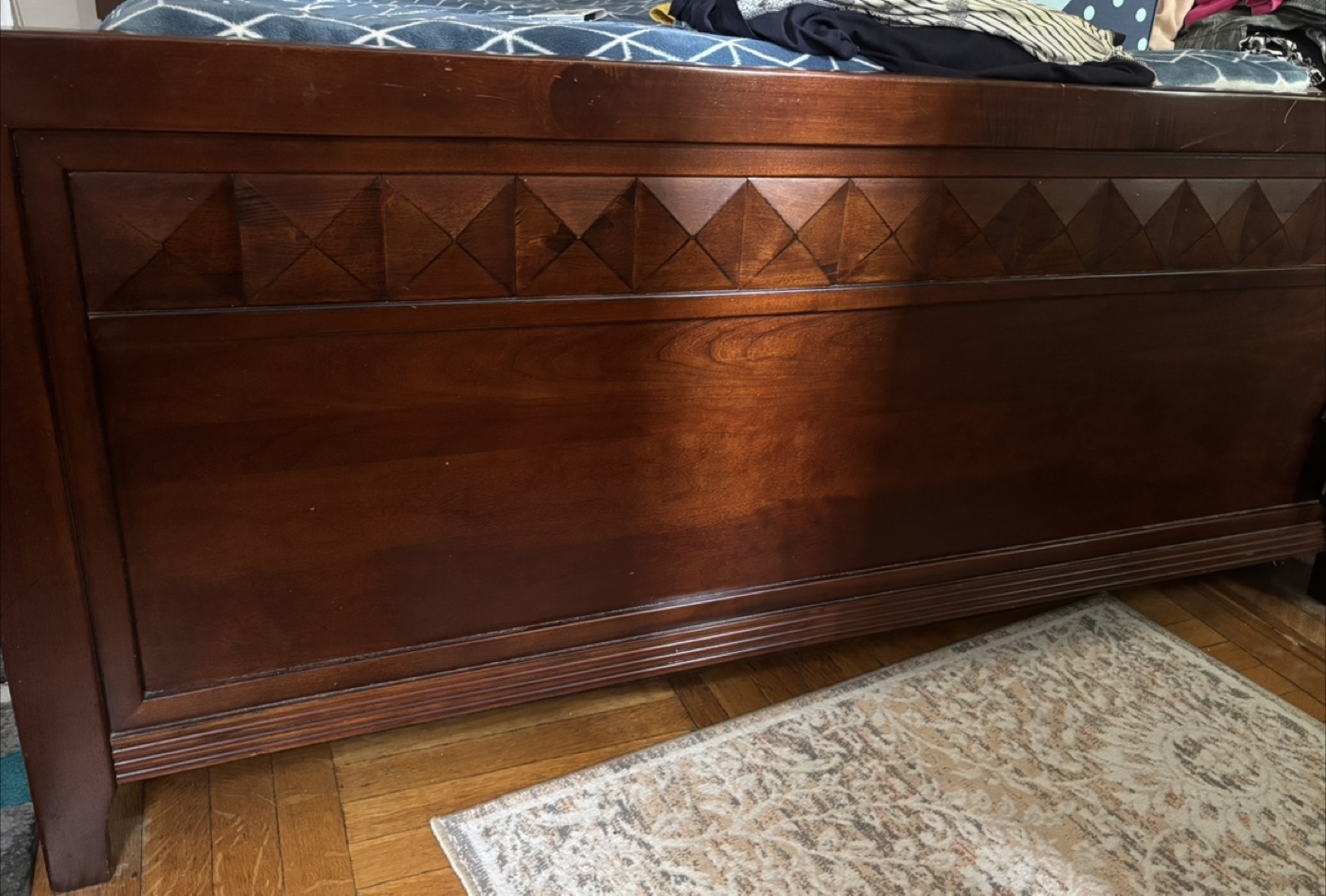 Dark Wood Bed Frame Head & Foot board - queen - photo 2
