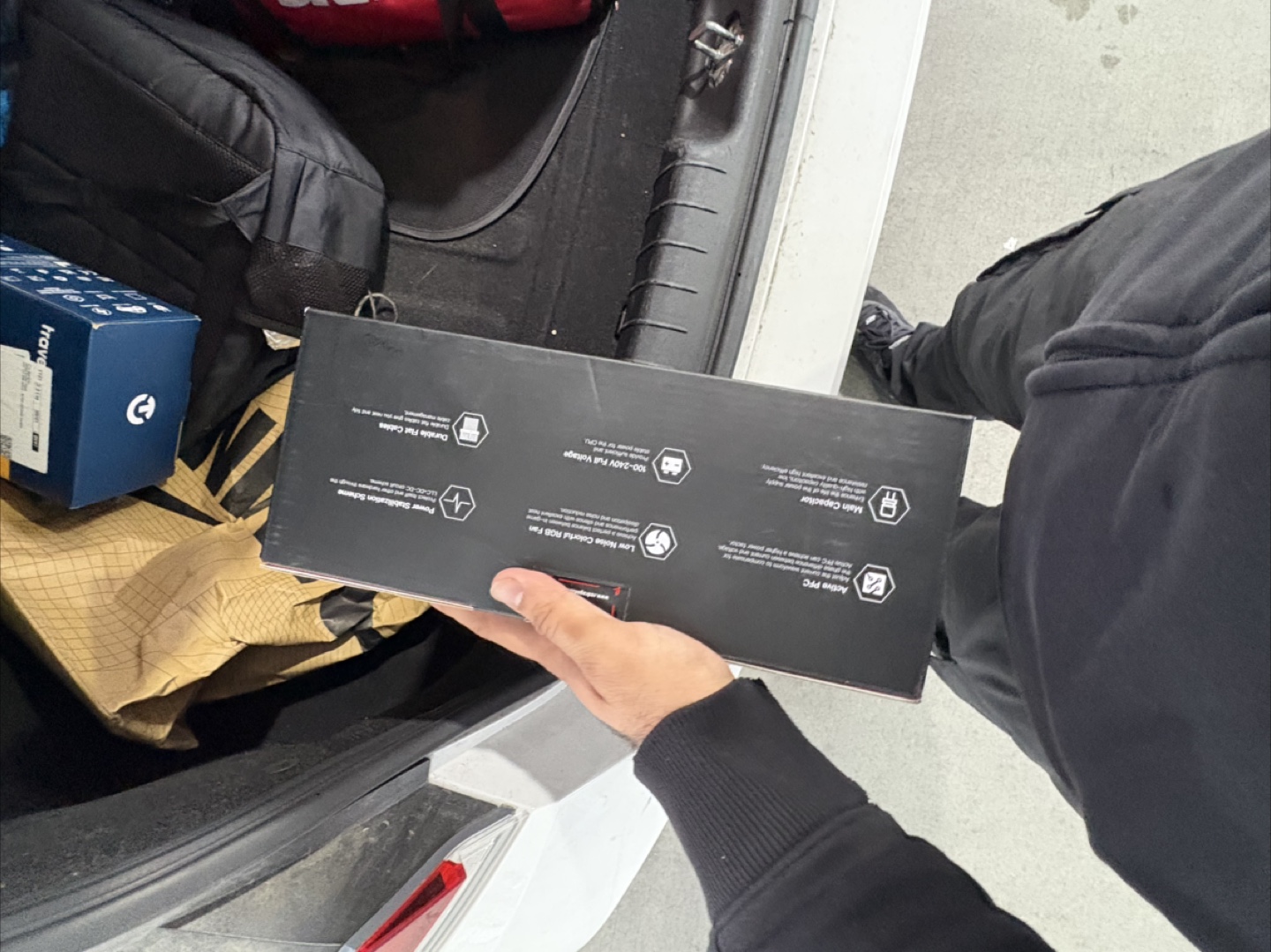 Redragon 850W RGB Power Supply - photo 2