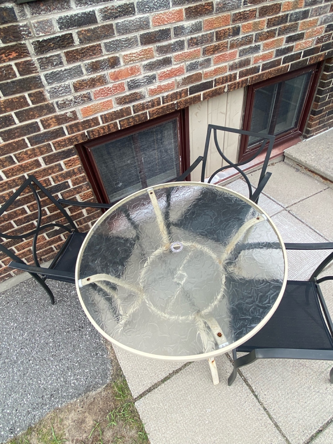 Patio set with round table and chairs - photo 4