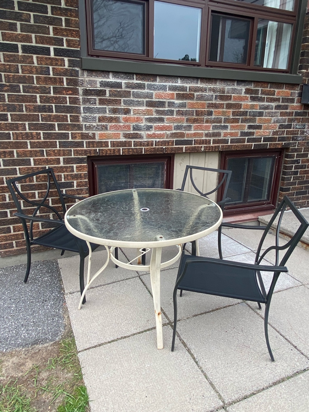 Patio set with round table and chairs - photo 3