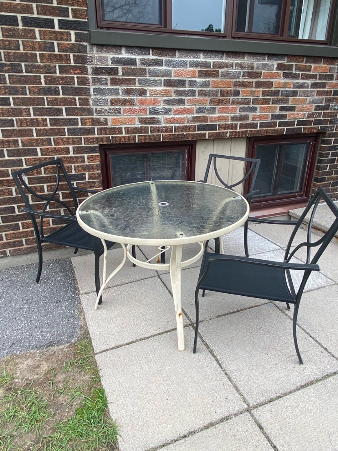 Patio set with round table and chairs - photo 2