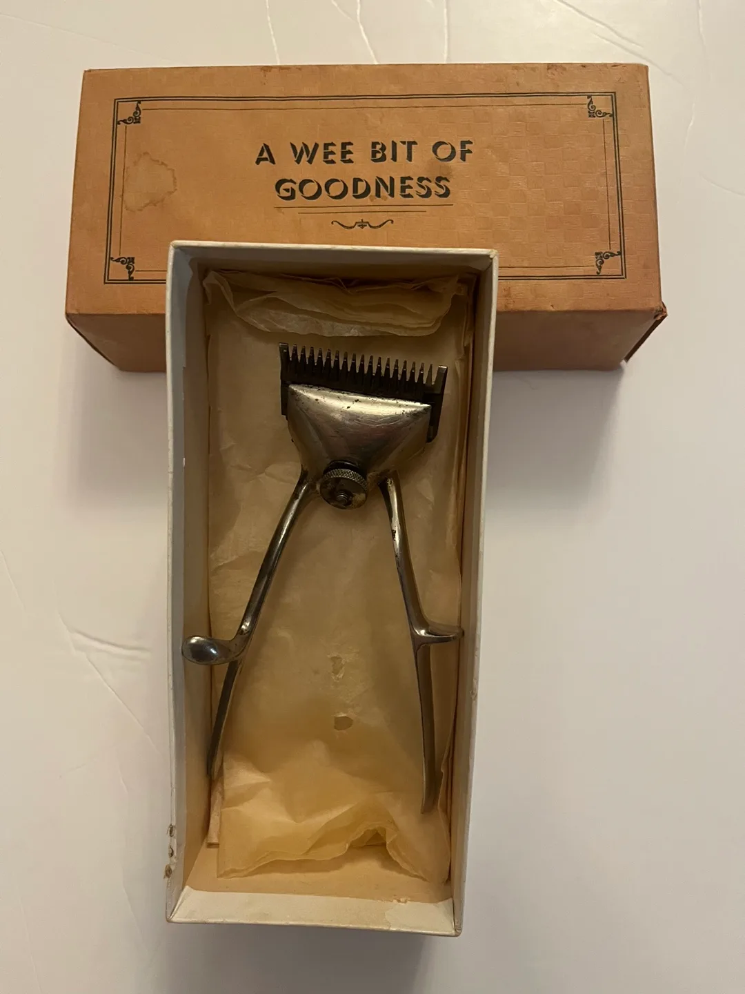 Vintage Handheld Hair Clipper thumbnail