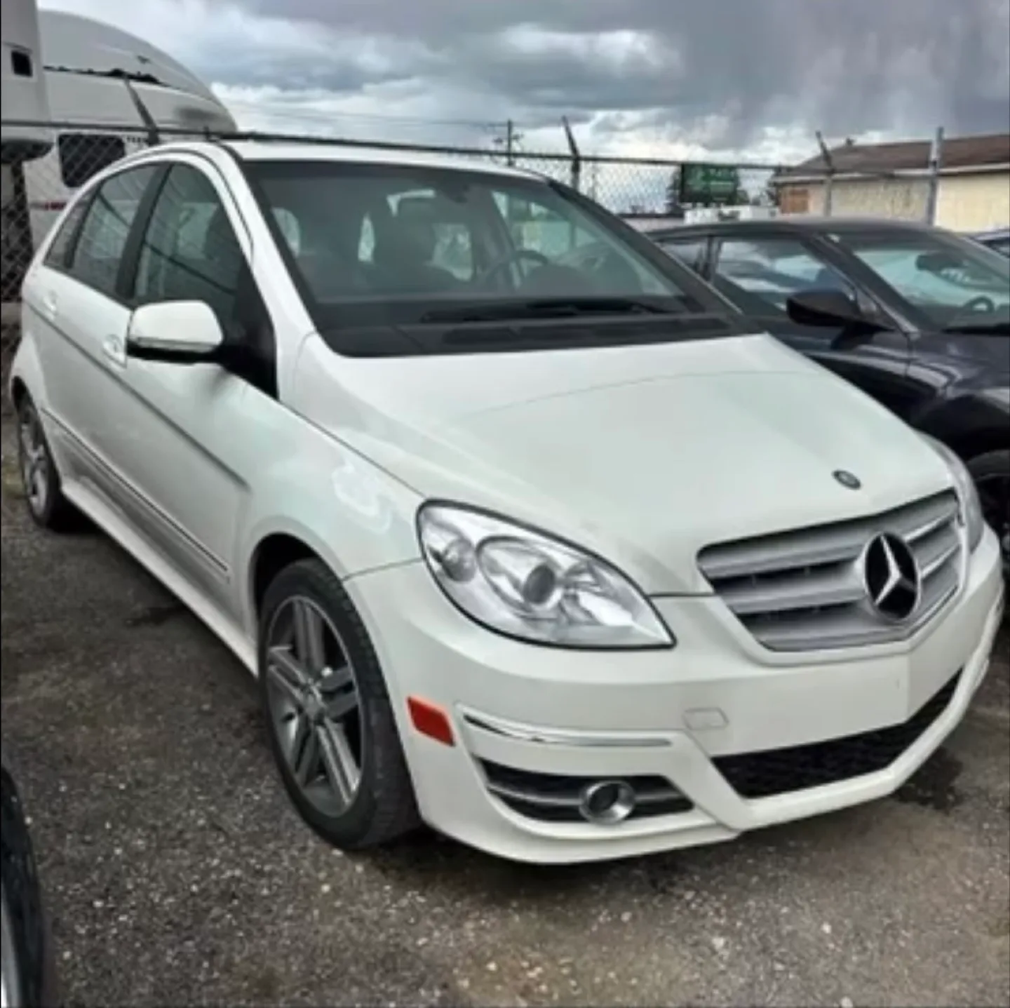 Mercedes-Benz B200 Turbo thumbnail