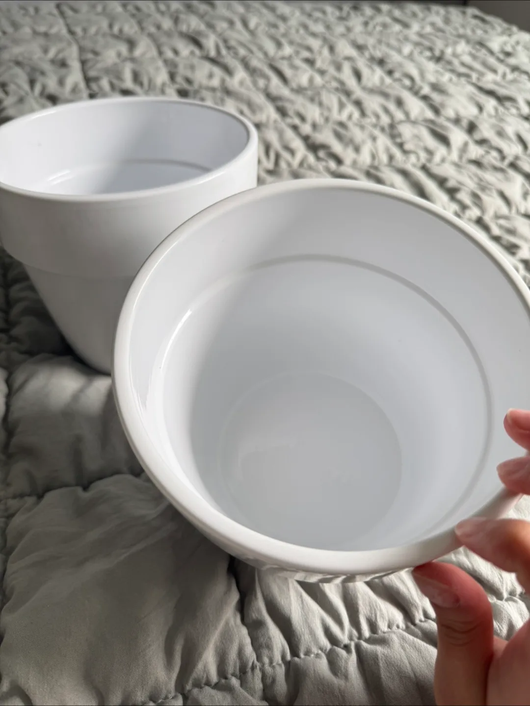 Two White Glass Garden Pots image indicator(4)