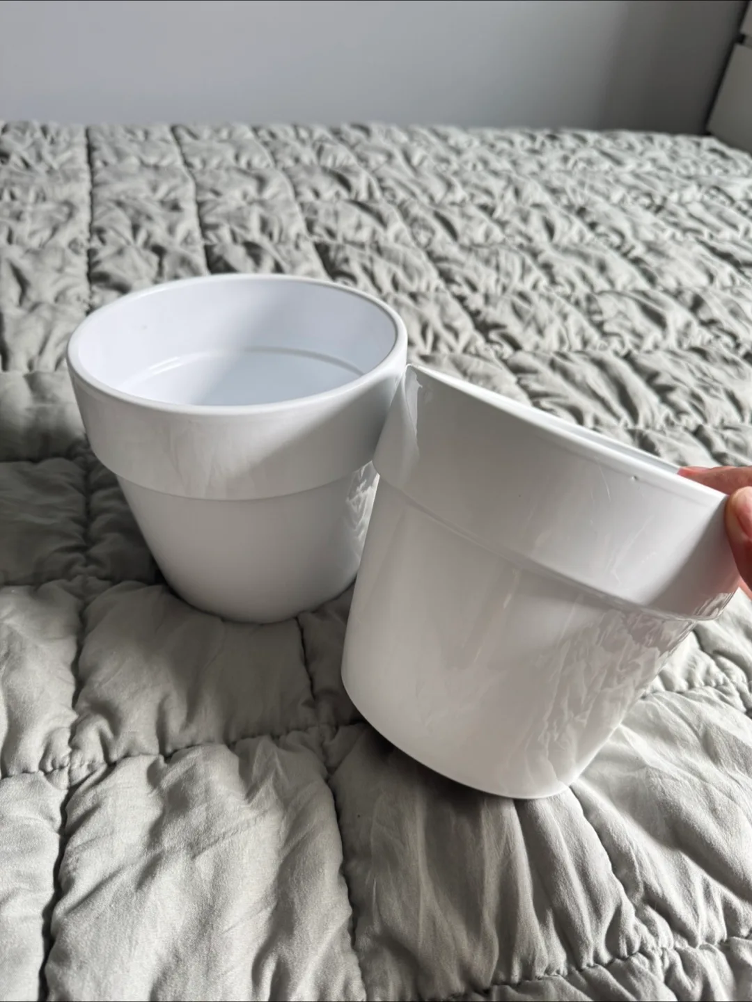 Two White Glass Garden Pots image indicator(3)