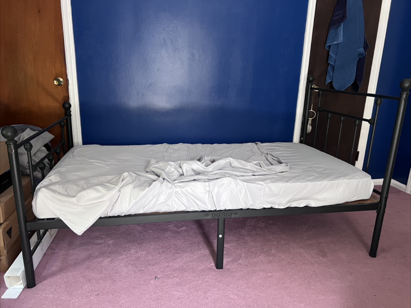 Metal bed frame
