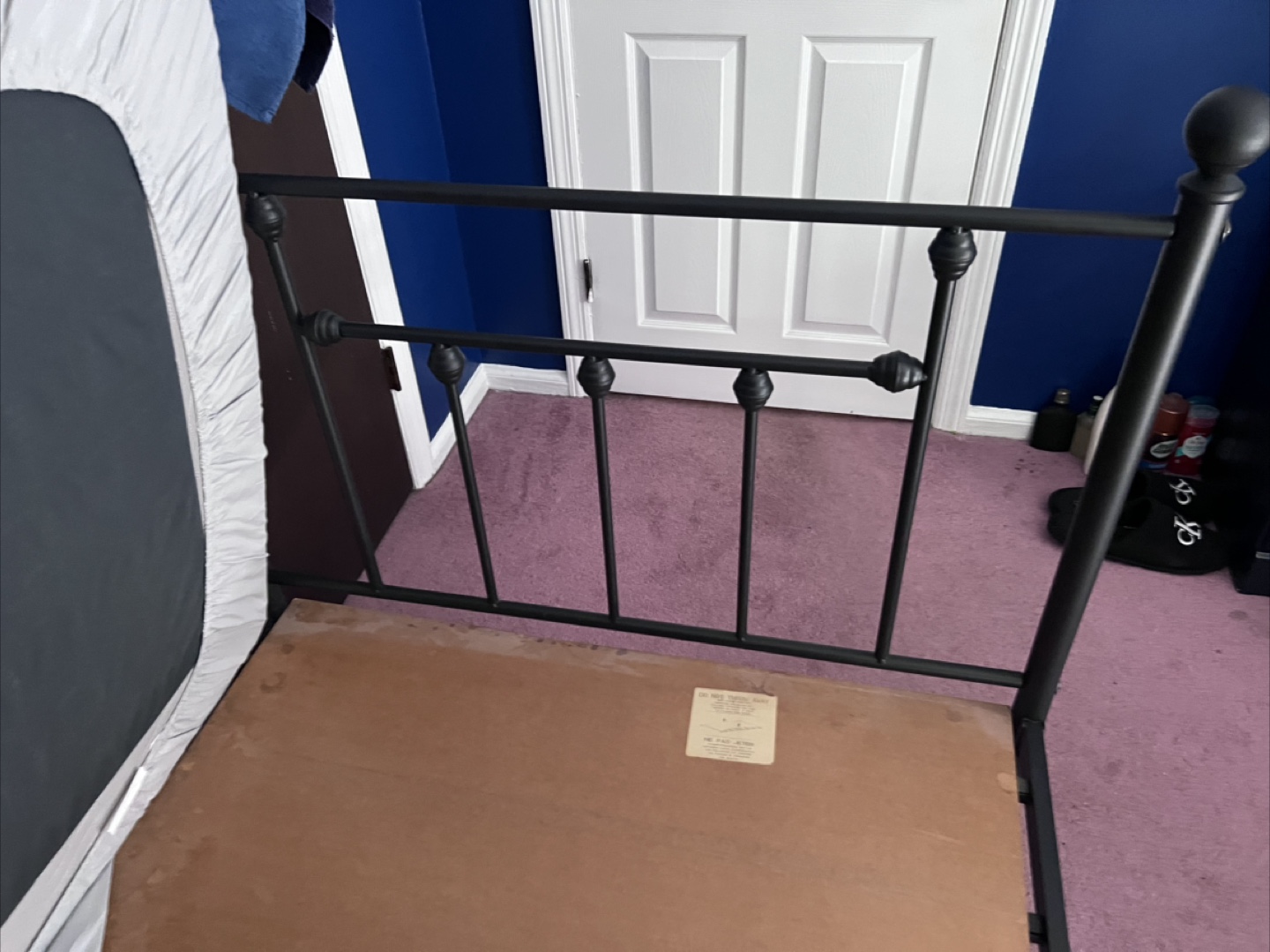 Metal bed frame - photo 2