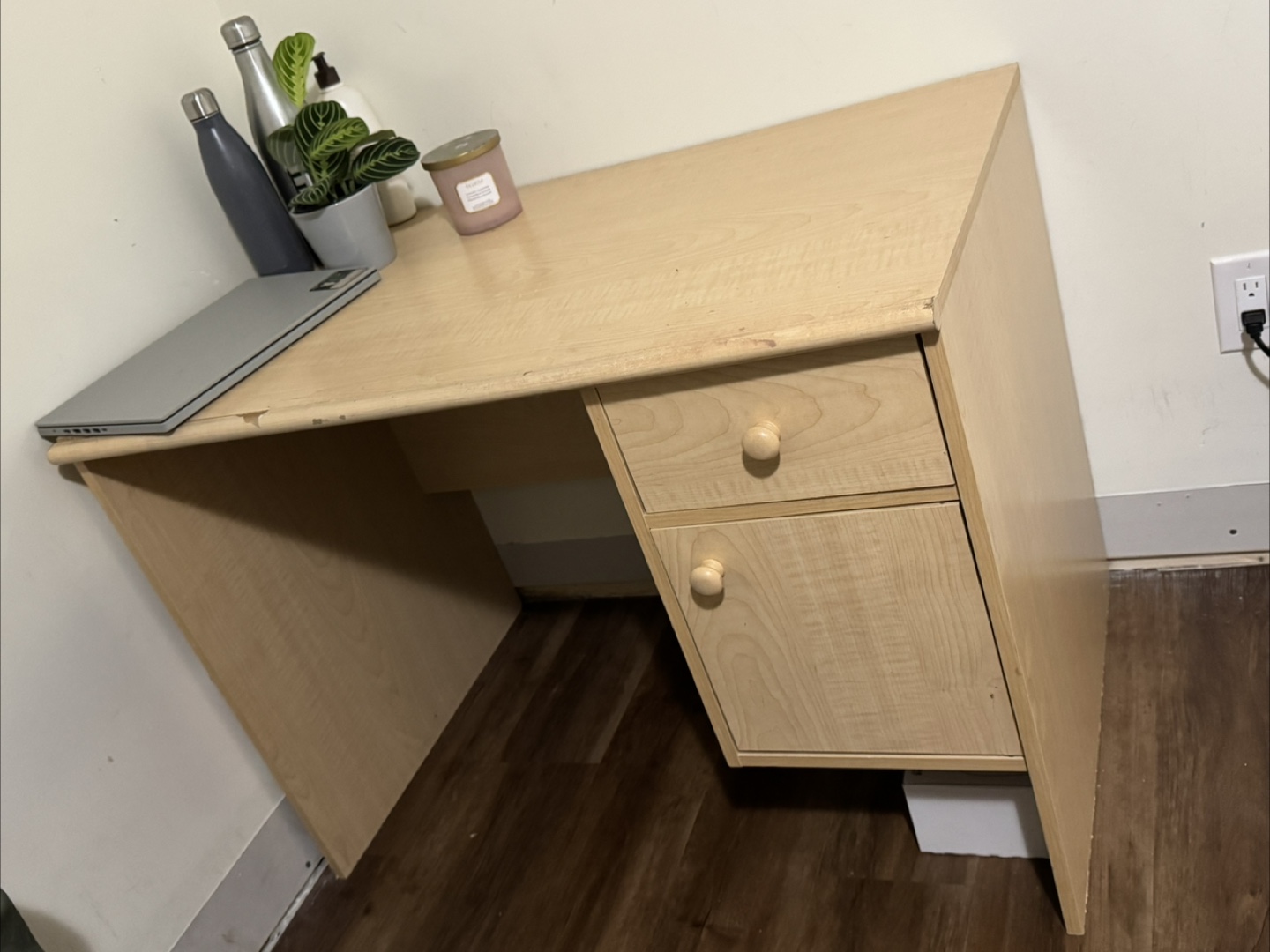 Wood desk and chair - photo 4