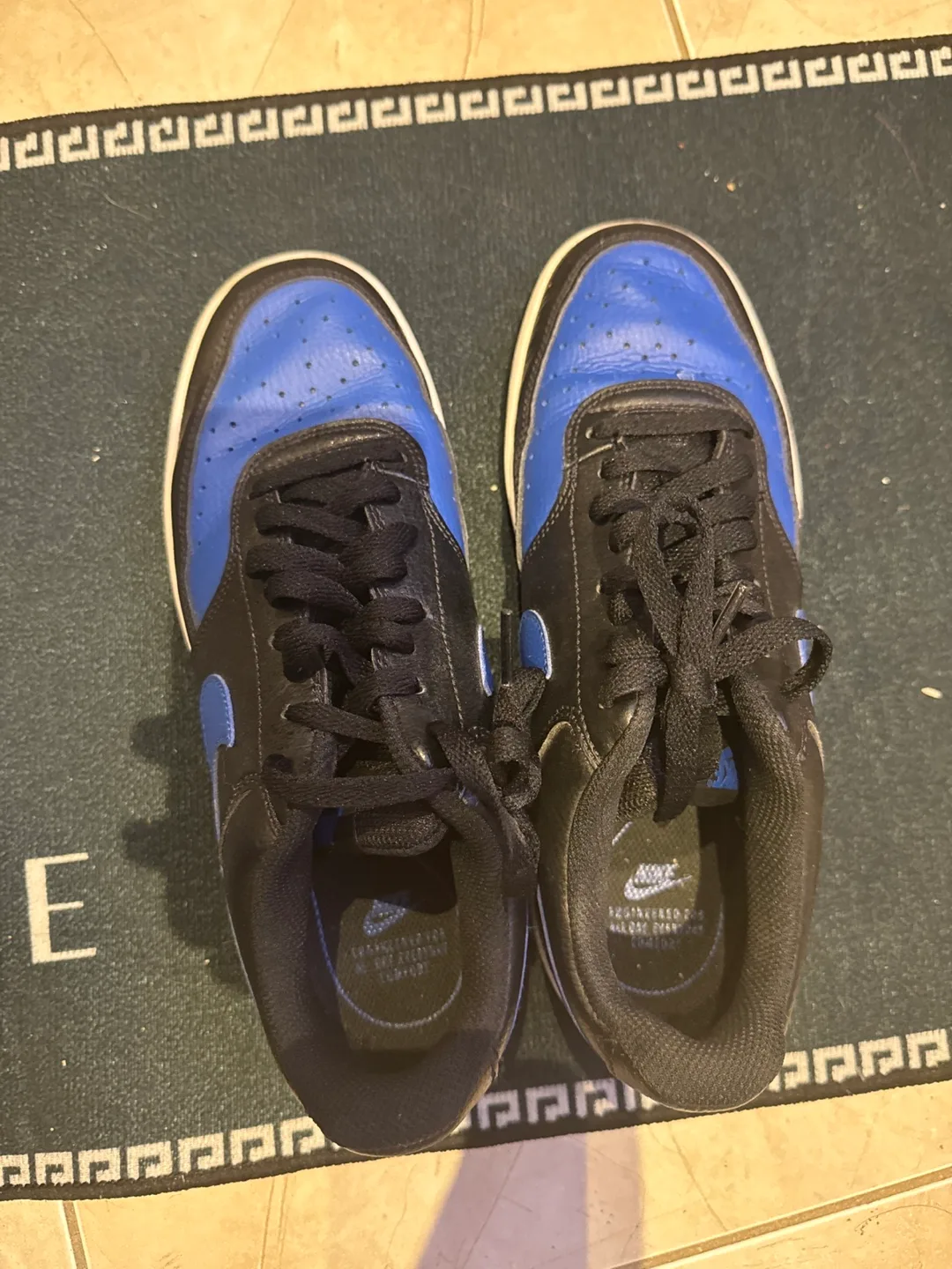 Sneakers thumbnail