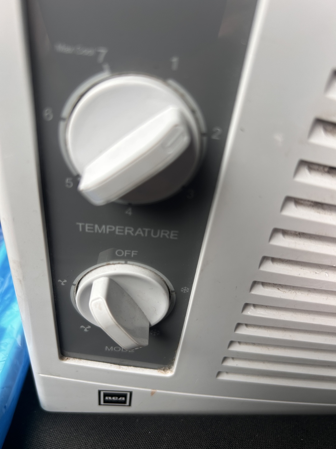 RCA  Air Conditioner BTU5000 - photo 2