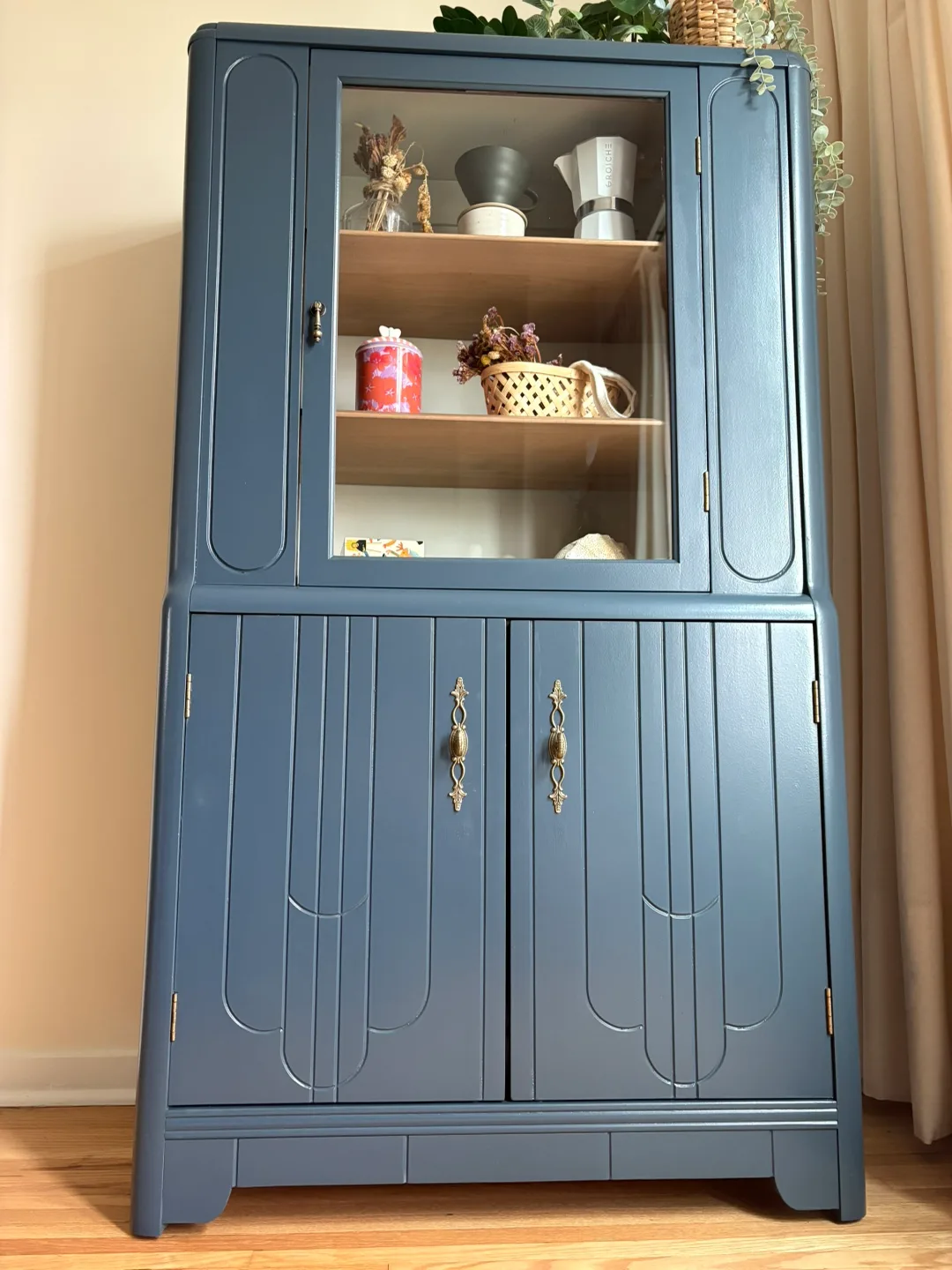 Vintage Blue Display Cabinet image indicator(3)