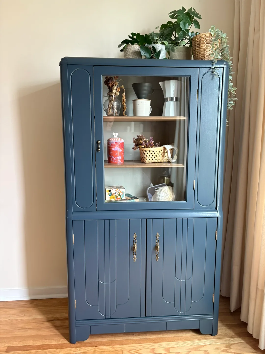 Vintage Blue Display Cabinet image indicator(2)