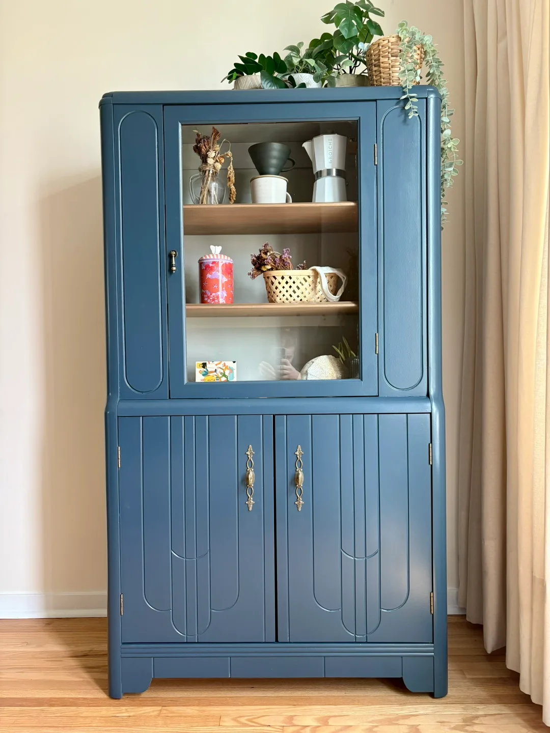 Vintage Blue Display Cabinet image indicator(6)