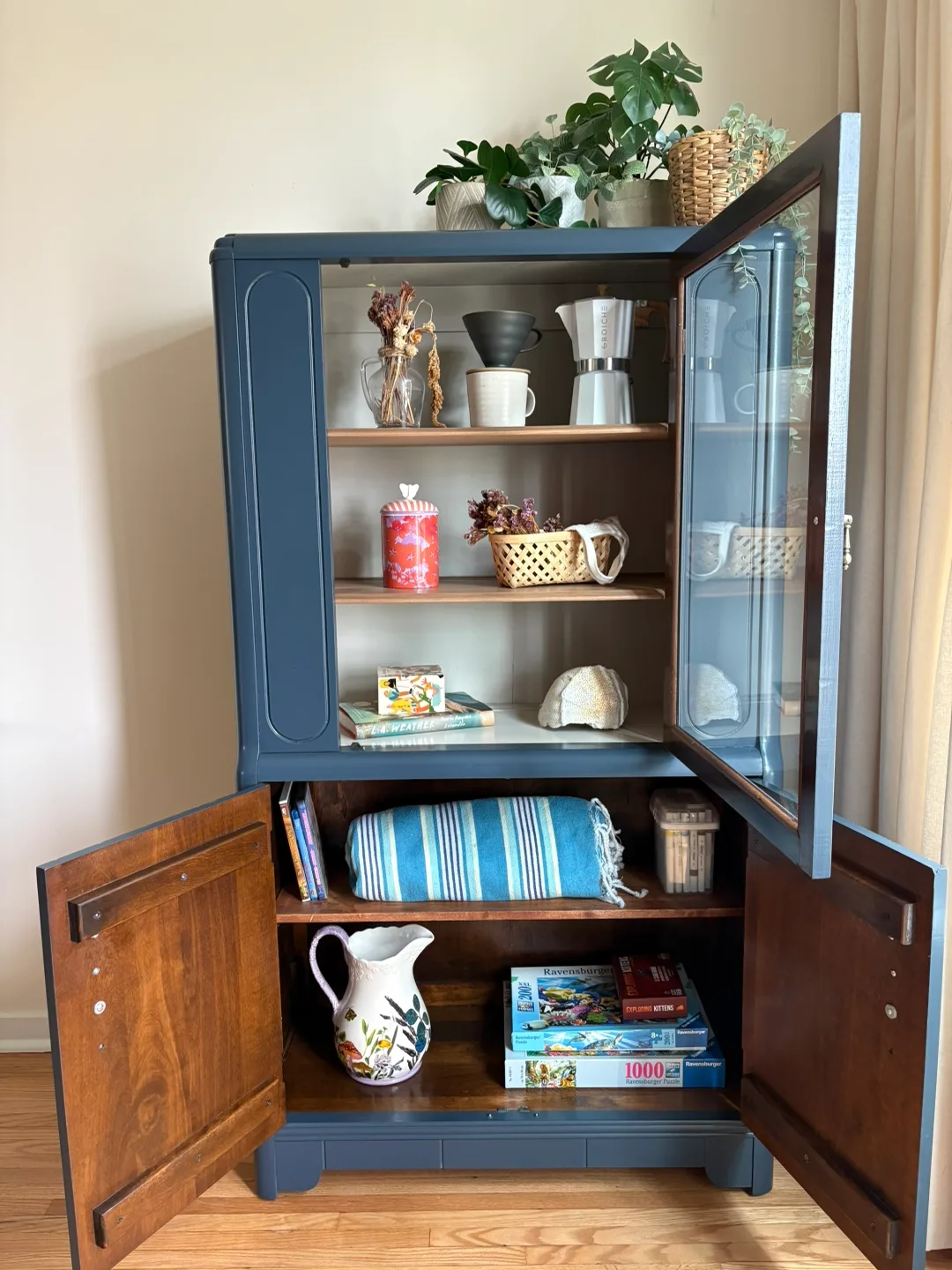 Vintage Blue Display Cabinet image indicator(8)